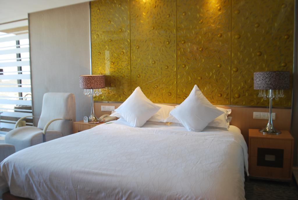 The Center Hotel Weihai Chambre photo