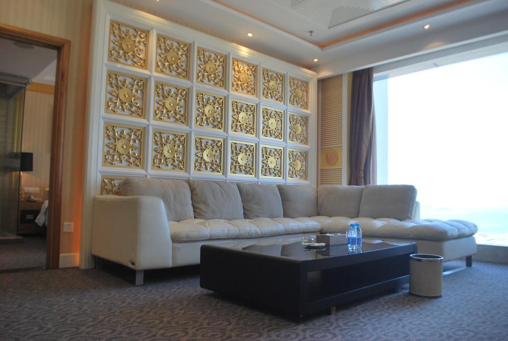 The Center Hotel Weihai Chambre photo
