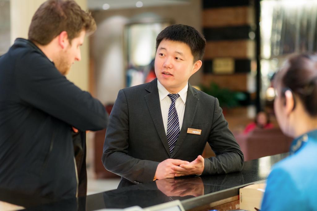 The Center Hotel Weihai Extérieur photo