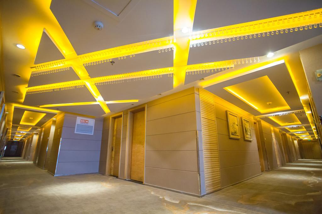 The Center Hotel Weihai Extérieur photo