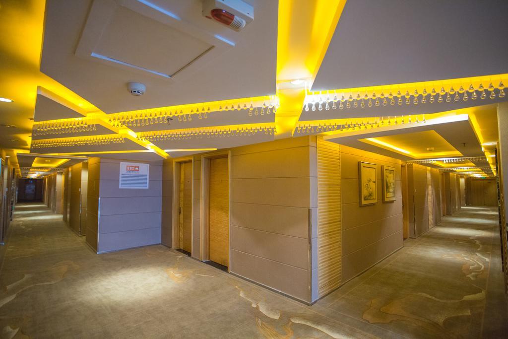 The Center Hotel Weihai Extérieur photo