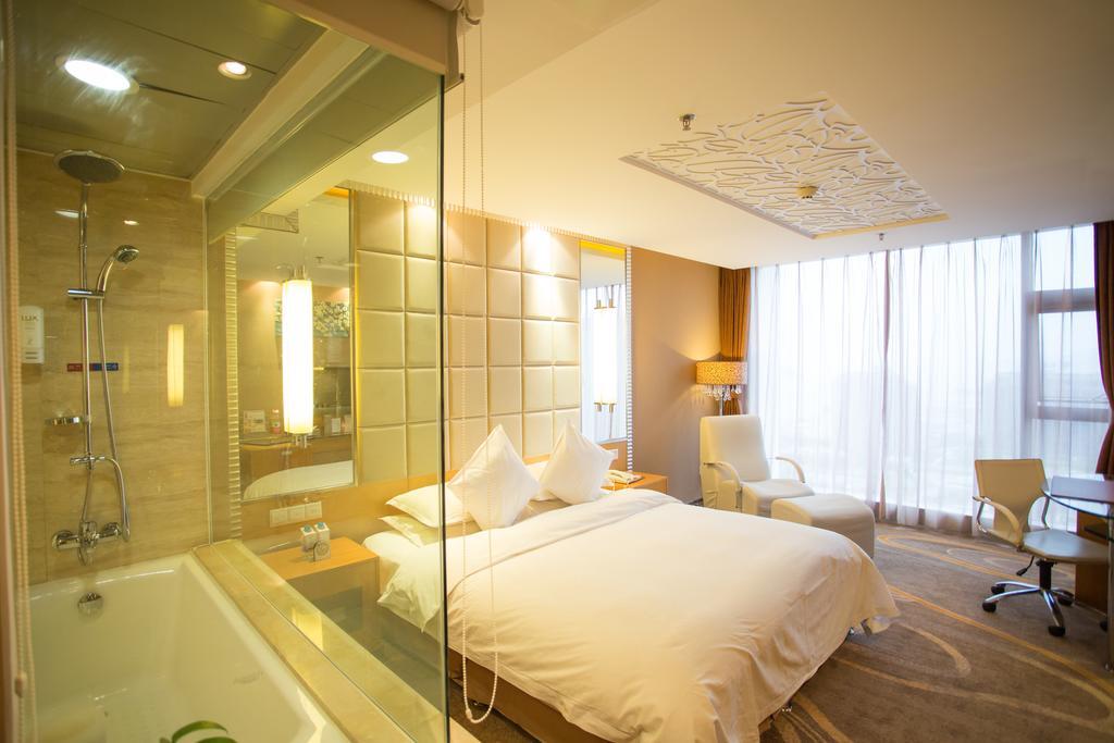 The Center Hotel Weihai Extérieur photo